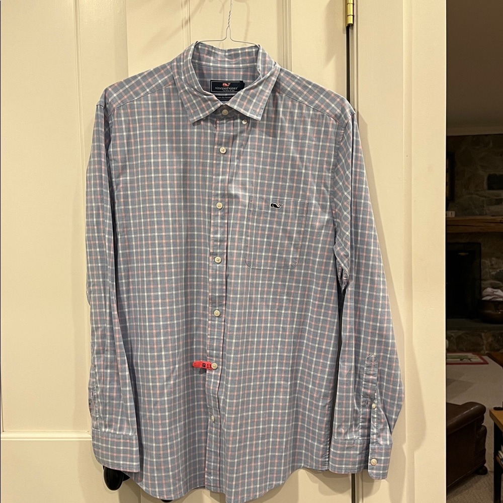 Vineyard Vines Men’s button down shirt‎